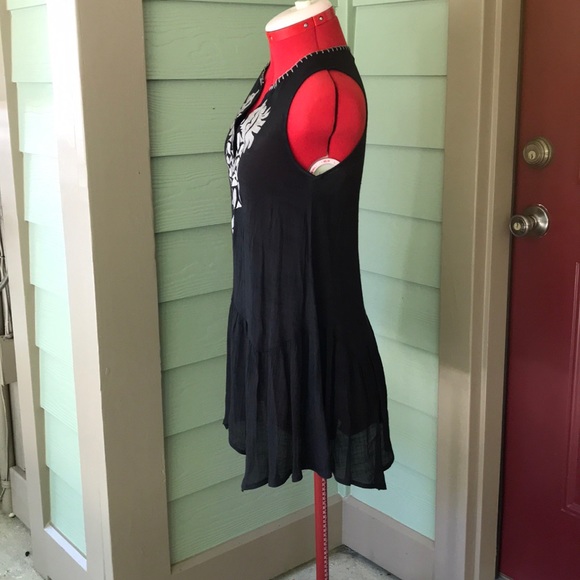 THML Black XS Embroidered V-Neck Sleeveless top - Picture 2 of 13